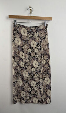 Full Tilt Skirt Woman’s Size XSmall Midi Floral Slit Lace